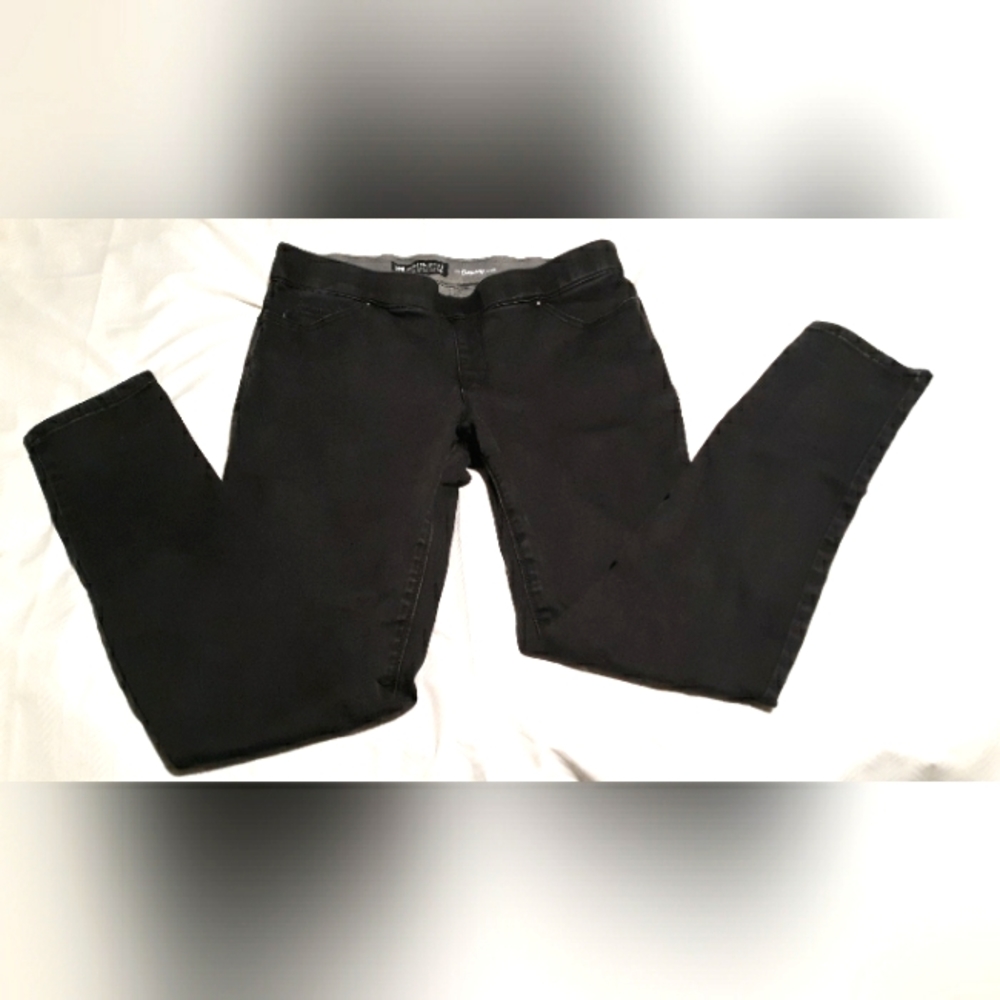 The most comfortable black pull on jeggings